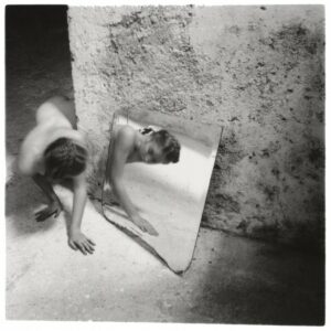 Francesca Woodman, Self-deceit #1