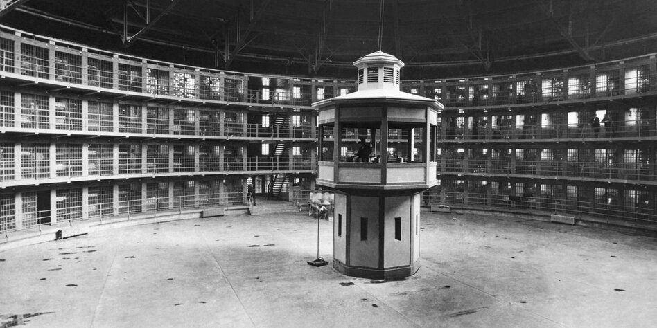 La Surveillance Invisible Le Panopticon Michel Foucault